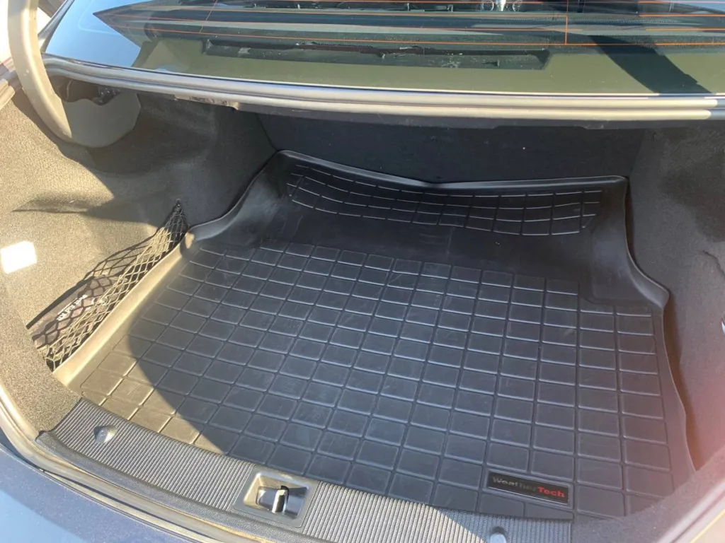 2010 Mercedes-Benz C300 interior trunk
