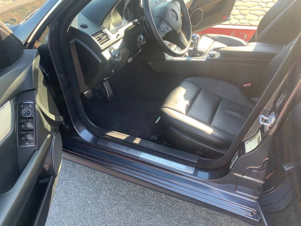 2010 Mercedes-Benz C300 interior driver's side