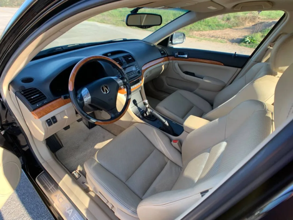 2004 Acura TSX interior