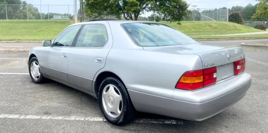 1999 Lexus LS 400 exterior rear three-quarter view