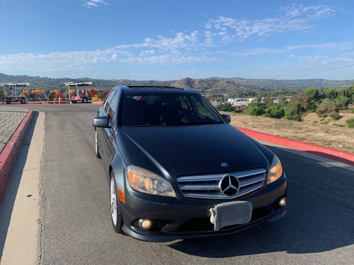 2010 Mercedes-Benz C300 exterior front view