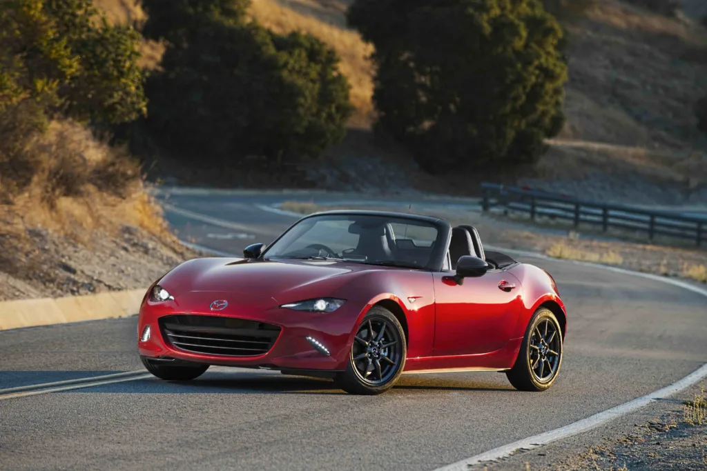2016 Mazda MX-5 Miata exterior front three-quarter view