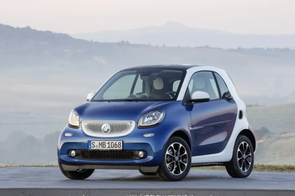 2016 smart fortwo exterior front three-quarter view