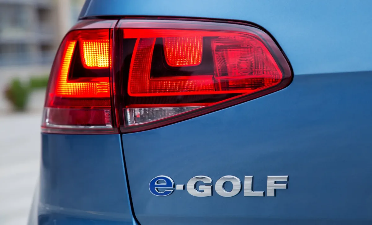 2015 Volkswagen e-Golf exterior rear taillight and badge