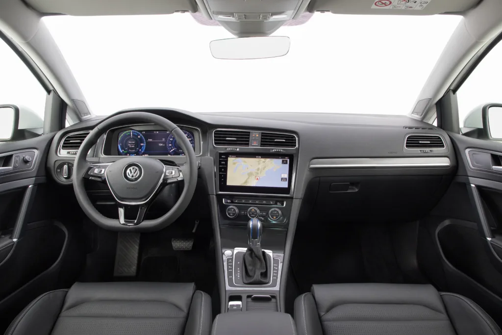 2017 Volkswagen e-Golf interior and dashboard