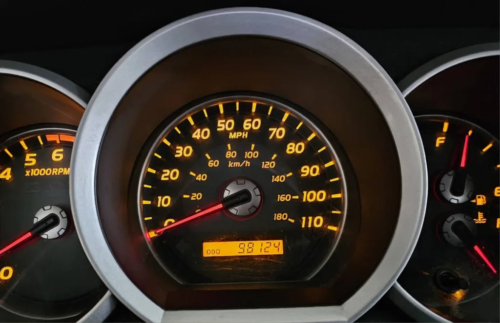 2007 Toyota 4Runner interior speedometer and odometer