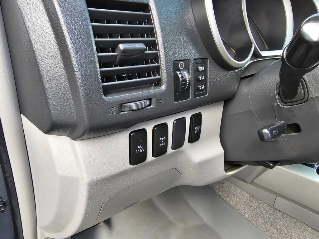 2007 Toyota 4Runner interior locking differential switch