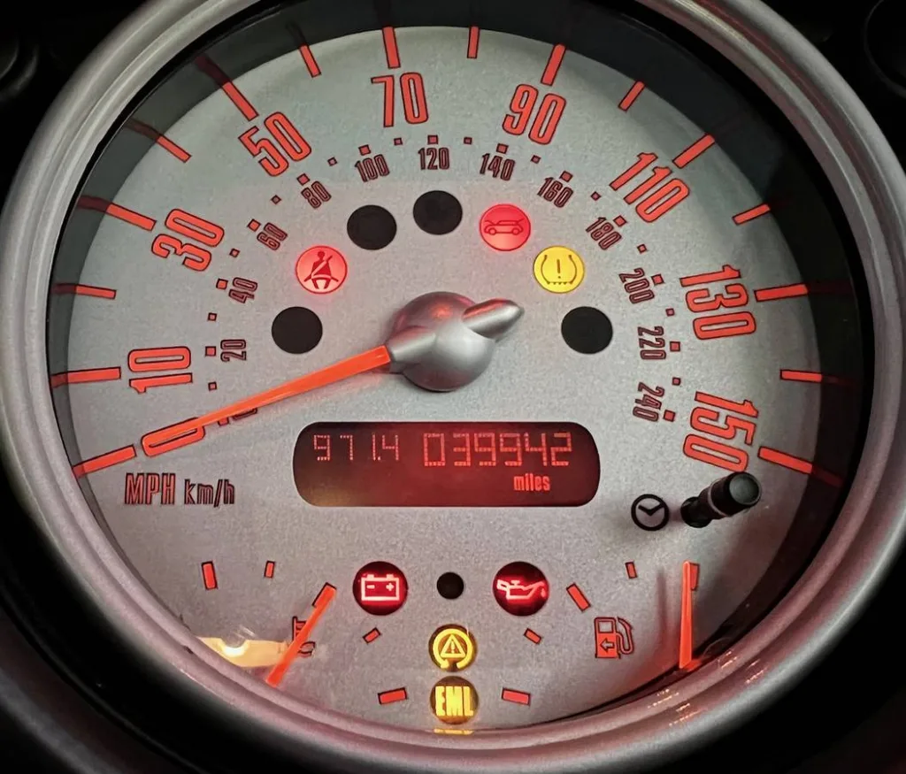 2005 Mini Cooper S interior speedometer and odometer