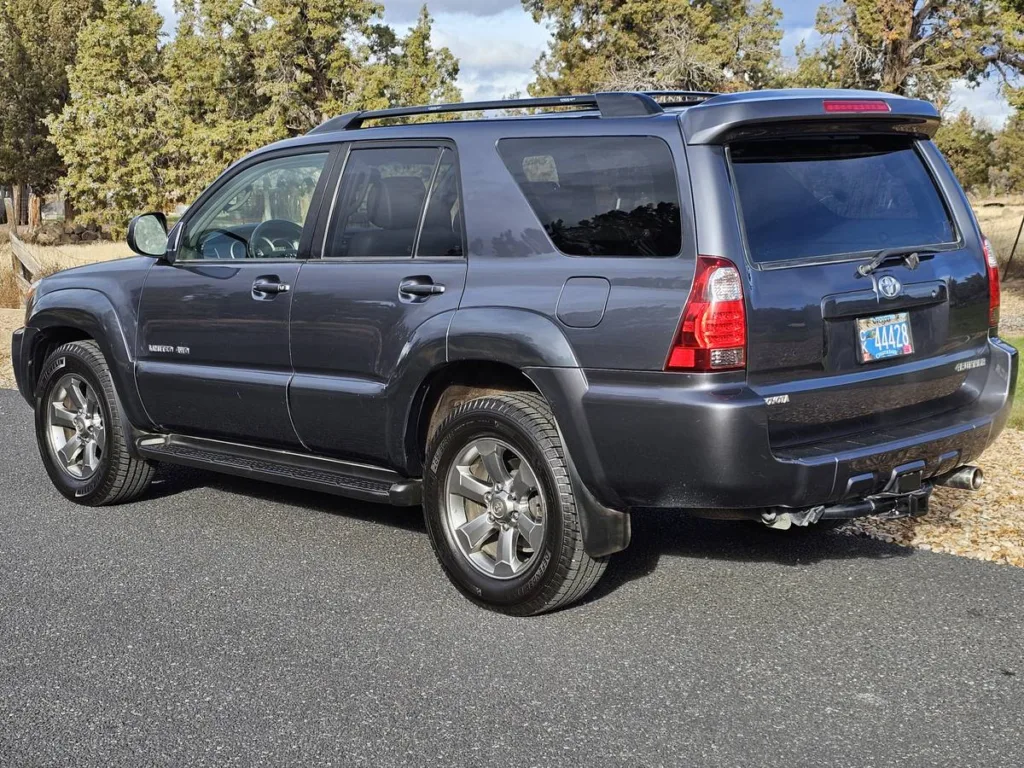 2007 Toyota 4Runner exterior rear three-quarter view