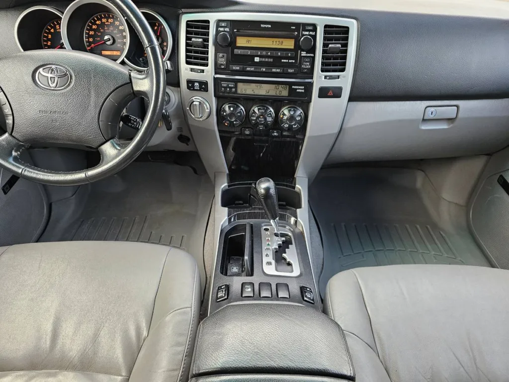 2007 Toyota 4Runner interior dashboard and center console