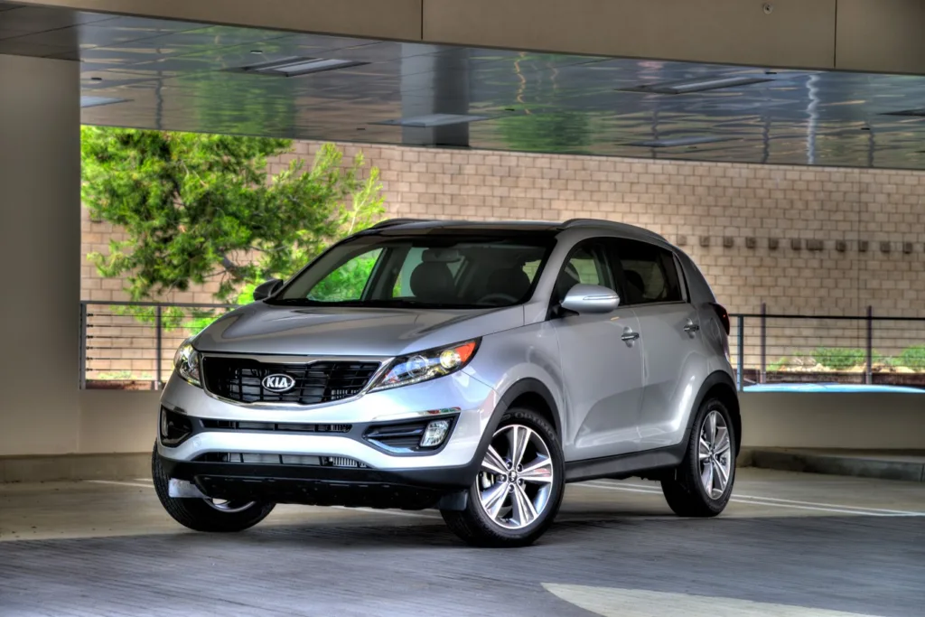 2016 Kia Sportage exterior front three-quarter view