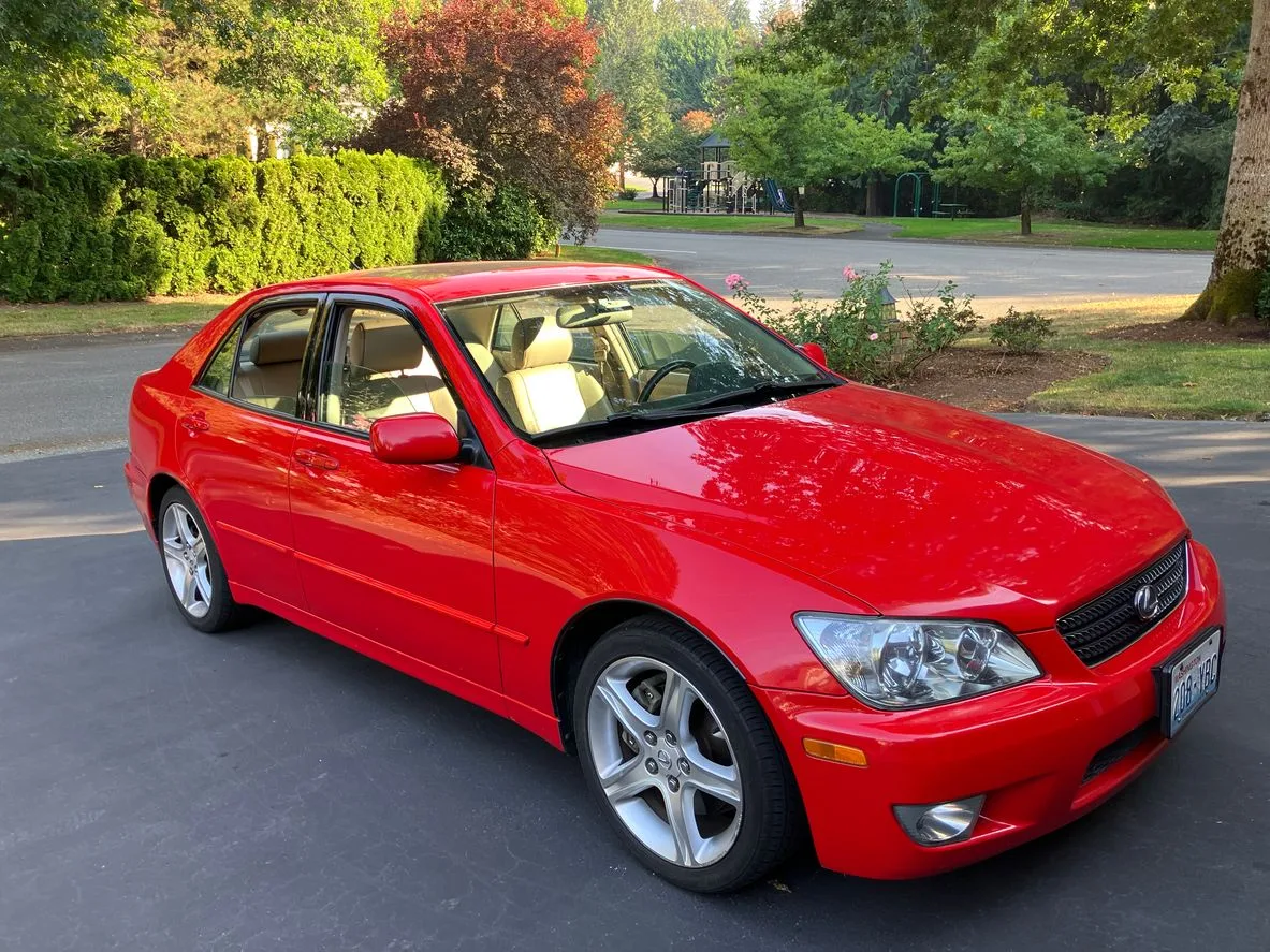 2002 Lexus IS 300 exterior front three-quarter view
