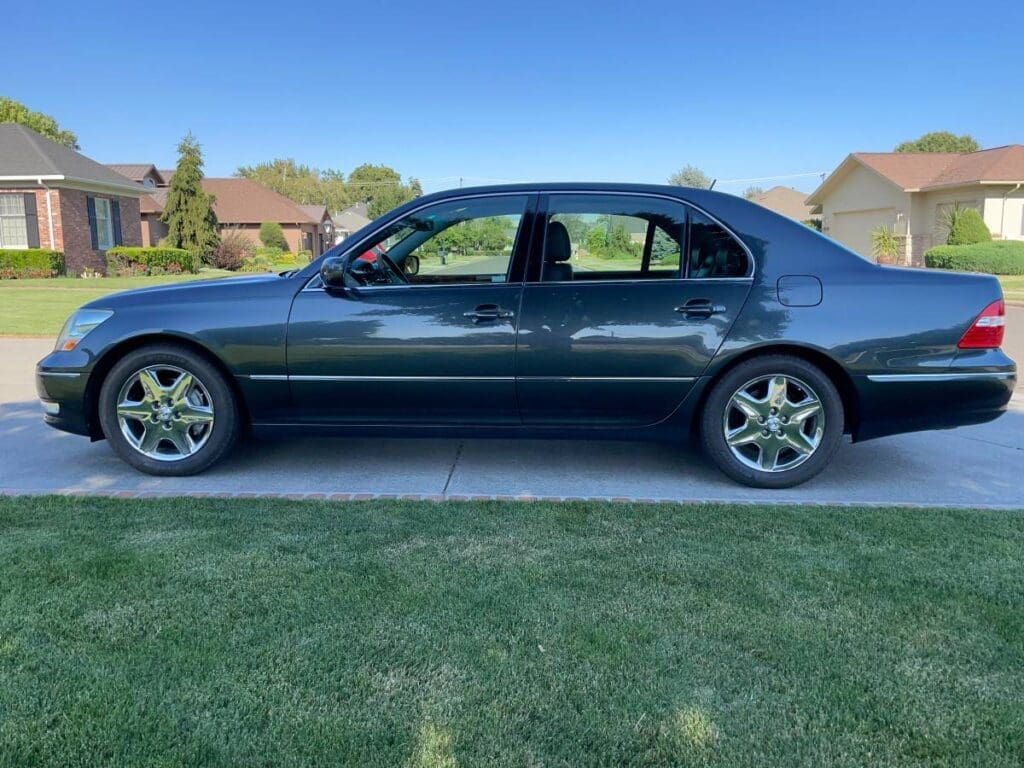 2004 Lexus LS 430 exterior left side