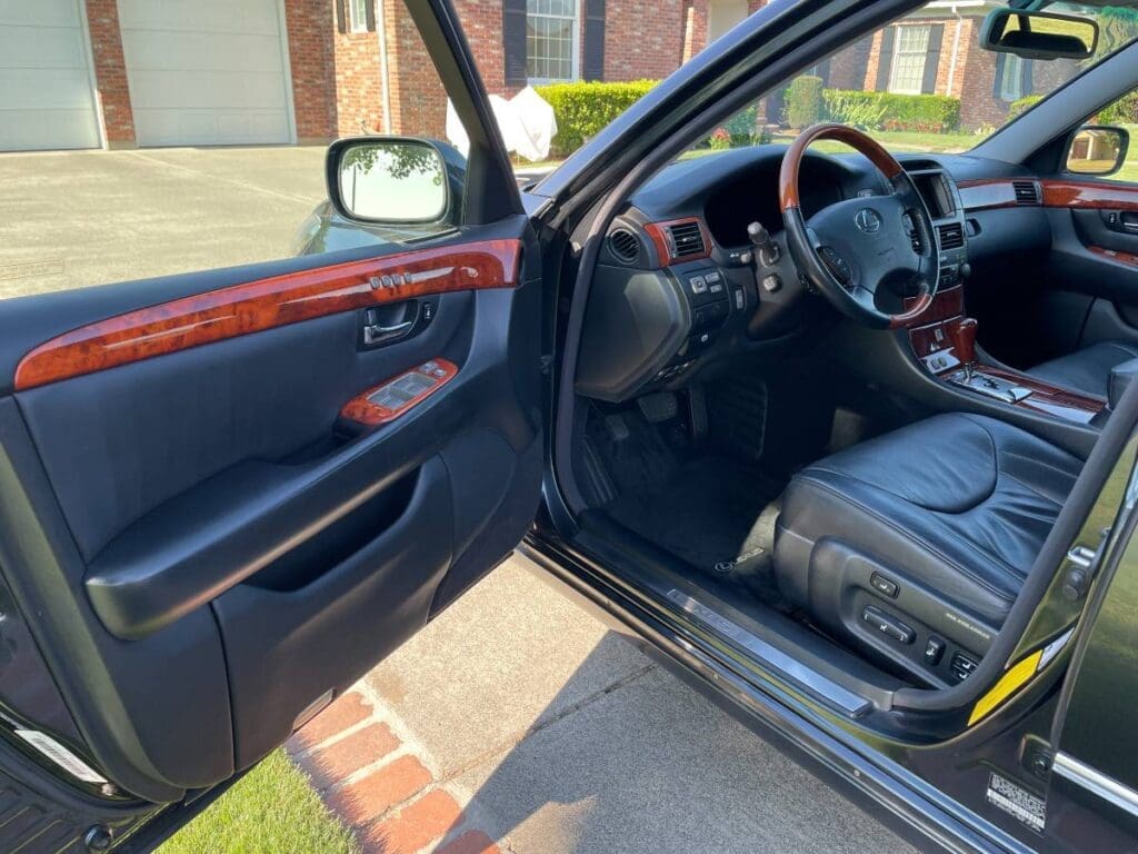 2004 Lexus LS 430 interior driver side