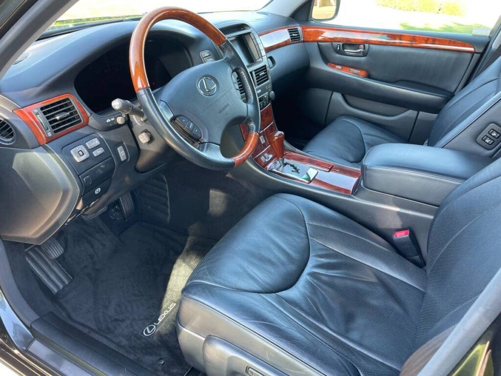2004 Lexus LS 430 interior driver seat