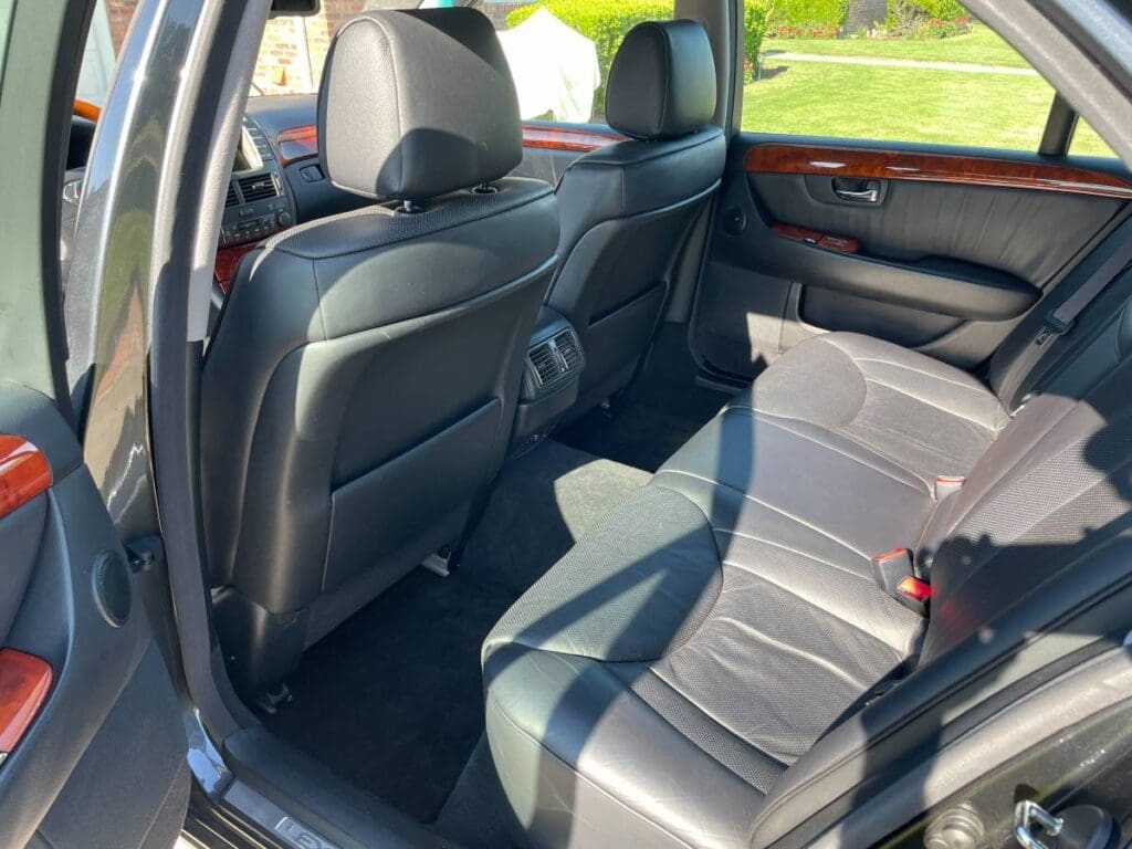 2004 Lexus LS 430 interior rear seat