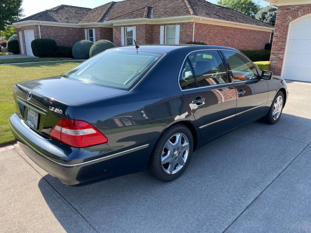 2004 Lexus LS 430 exterior right rear