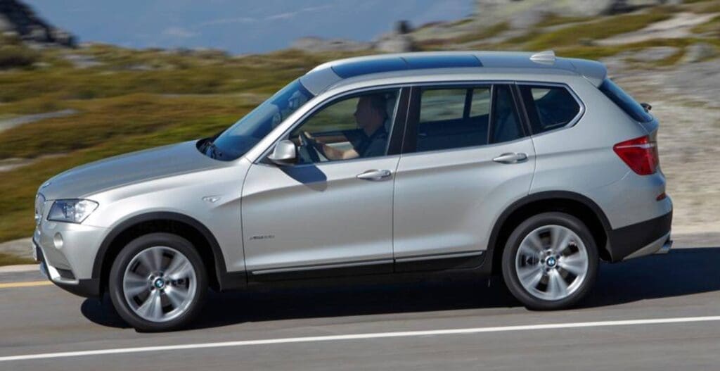 2012 BMW X3 xDrive28i driving on back road