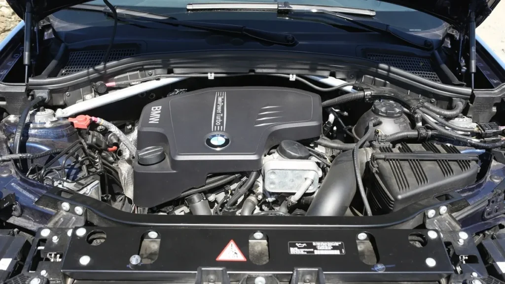 2013 BMW X3 xDrive28i engine bay
